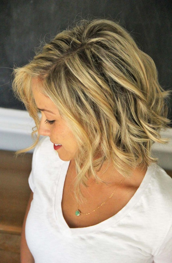 The best short hairstyle for wavy hair with a lot of volume